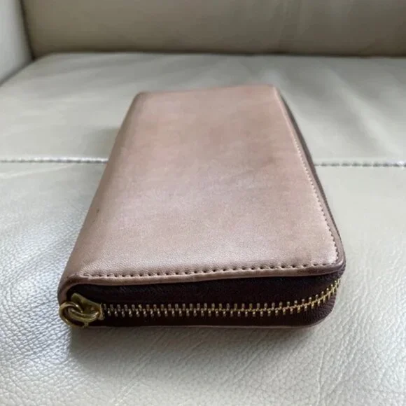 Coach shimmery gold pleated zippered wallet clutch for cards, bills & change - Picture 5 of 5